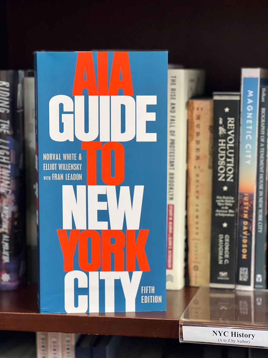 Reisgids New York City in een boekenkast